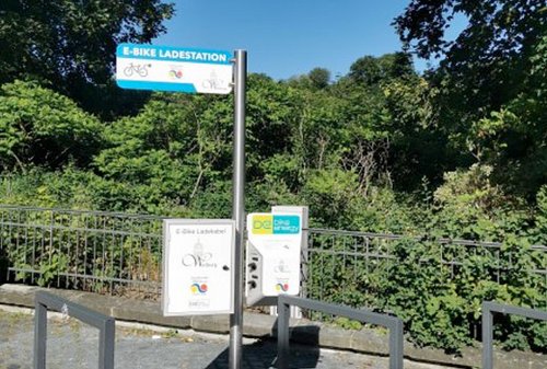 E-Bike Ladestation jetzt auch am Weilburger Denkmal - Nahmobilität weiter vorangebracht / Ladestationen an zwei Standorten 